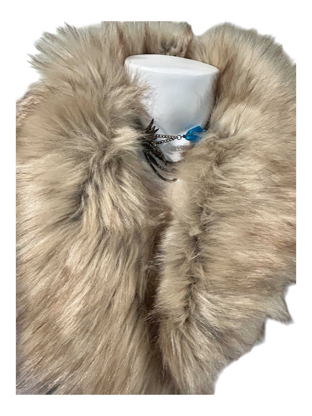 Tailored Cream Trench Coat with Luxe Faux Fur Collar - Picture 3 of 8